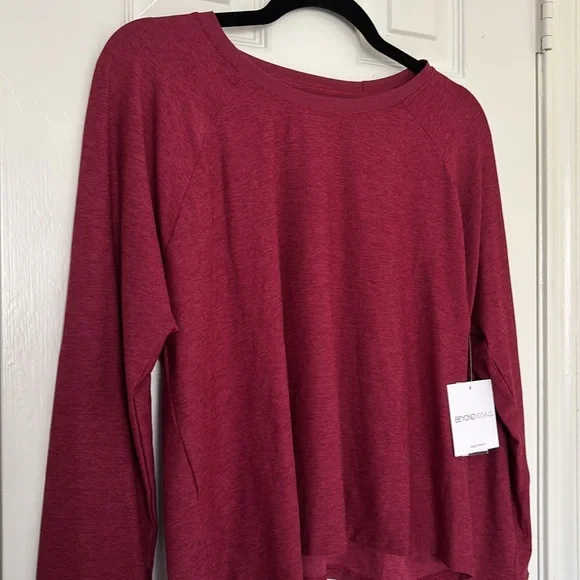 NWT Beyond Yoga Women's Burgundy Long Sleeve Top (M) - Picture 4 of 11